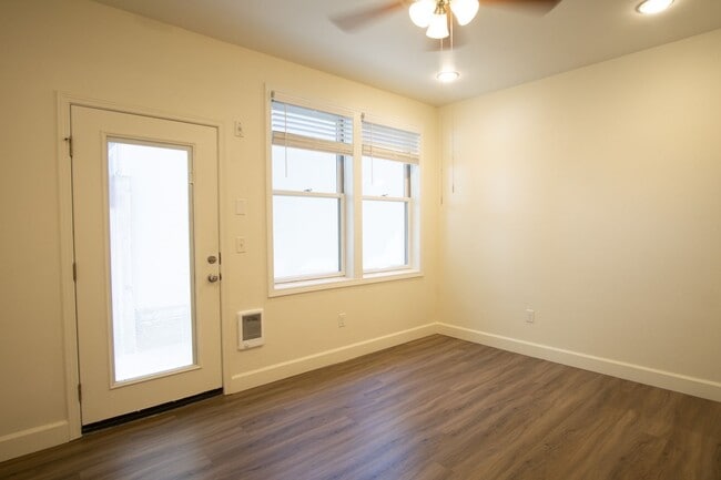 Building Photo - Contemporary Studio in Sullivan's Gulch!