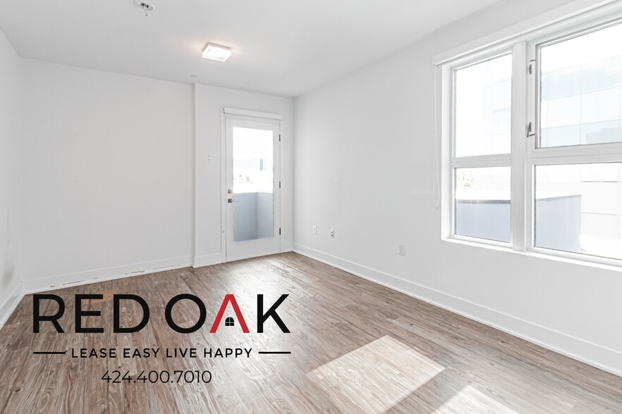 Building Photo - 1168 S Barrington Ave