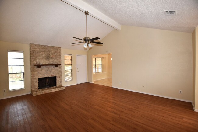 Building Photo - Quaint South Austin Neighborhood - 3/2/2 o...