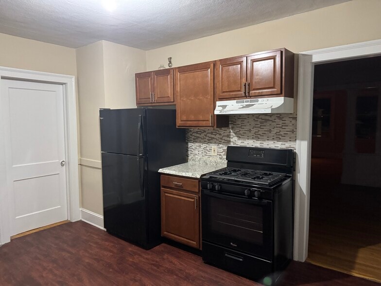 Kitchen - 14 Buell St