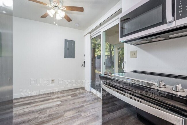 Building Photo - 6417 151st St NW