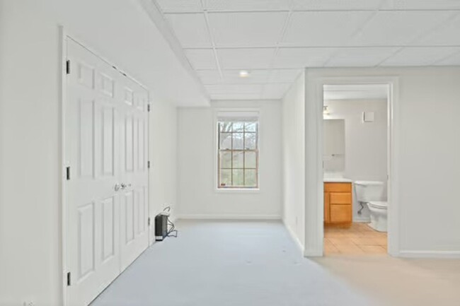 Building Photo - Silverton- Meticulous 4+ bedroom, 5ba, 2 car