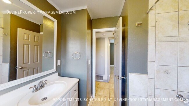 Building Photo - 12995 Chestnut Ave