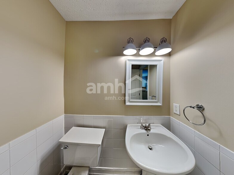 Building Photo - 1095 Mastell Dr