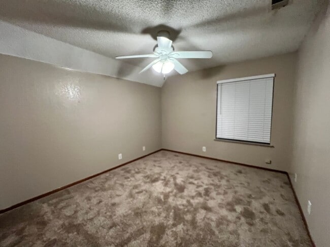 Building Photo - Beautiful 2 Story 5 BD 3 BA Home