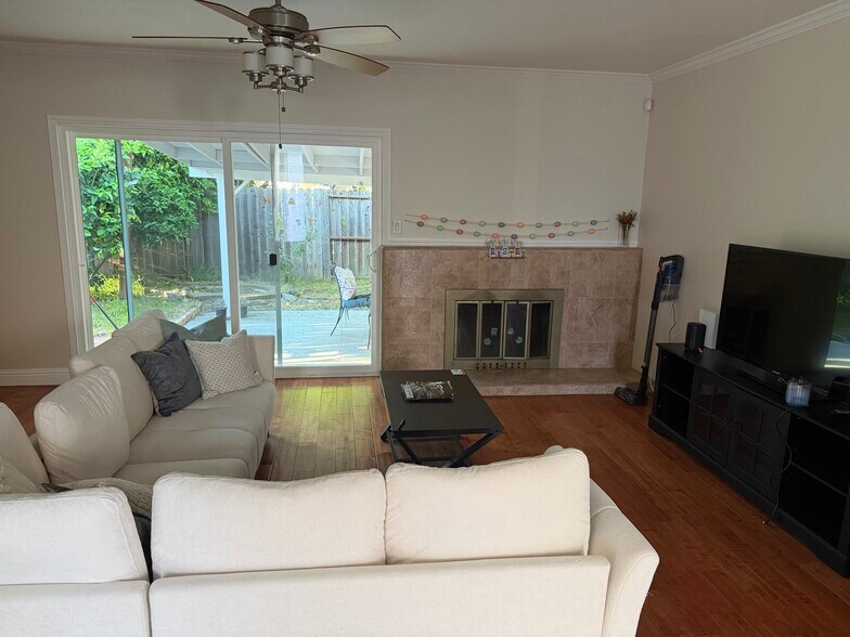 Living room - 6121 Westholme Way