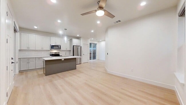 Building Photo - 8404 Ascolano Ave