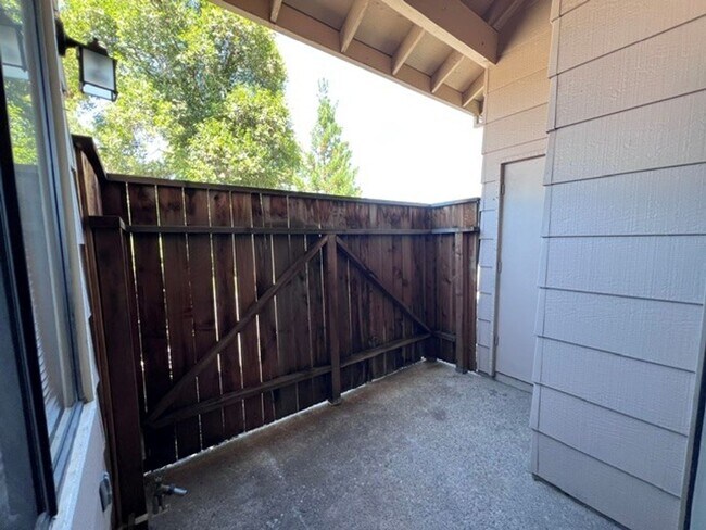 Building Photo - 6060 Gloria Dr