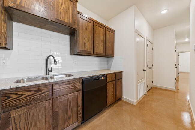 Building Photo - 1912 Caspian Trl