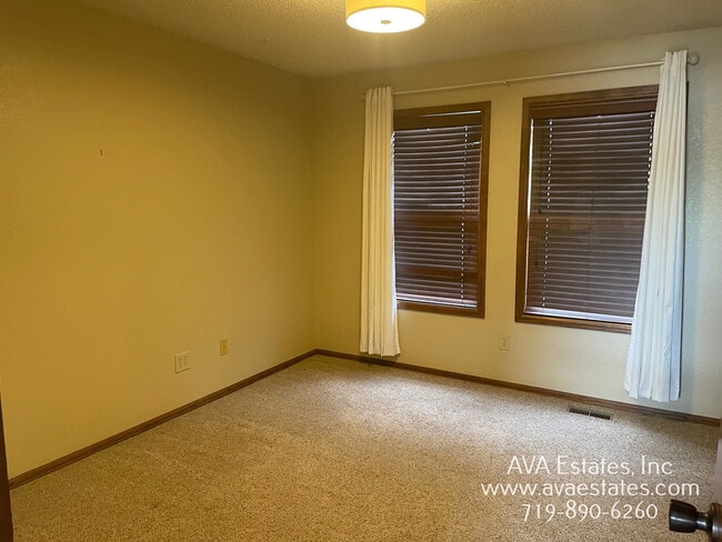 Building Photo - 294 S Sifford Ct