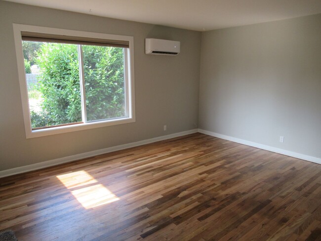 Building Photo - Totally Remodeled 2 Bedroom