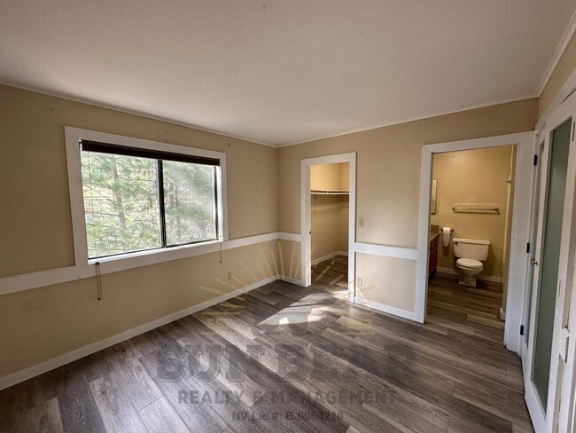Building Photo - Cute One Bedroom! Will be Newly Painted!