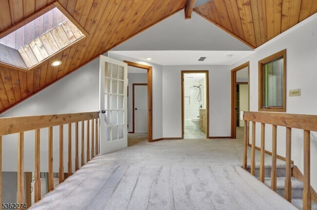 Building Photo - 6 Village Way