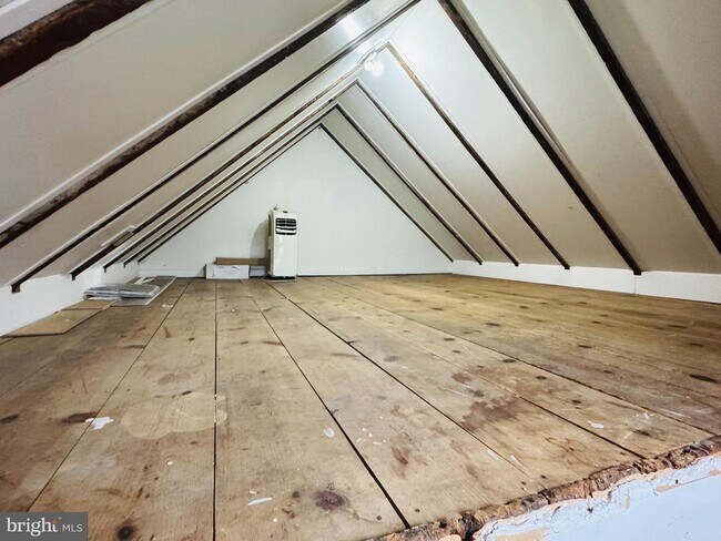 Building Photo - 25 Degrange St