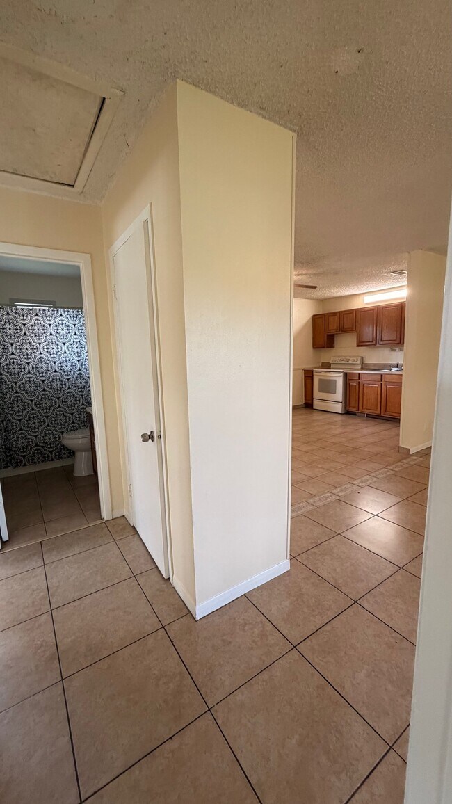 Building Photo - 1584 E Breezy Ln