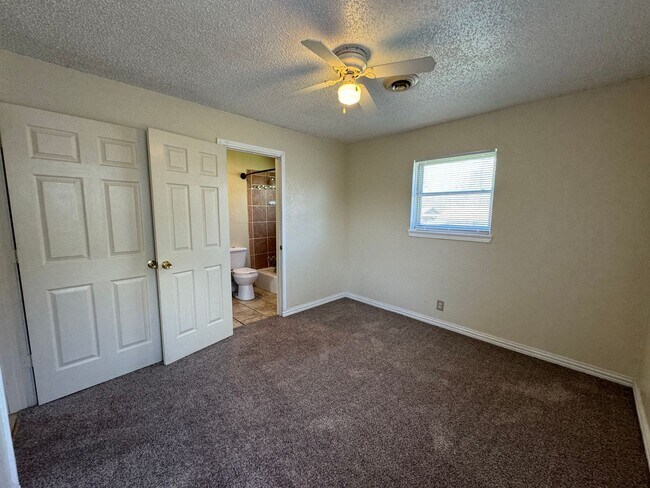 Building Photo - 3-Bedroom House for Rent in Killeen