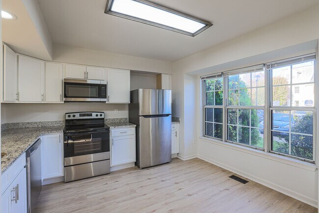 Building Photo - 3342 Garrison Cir