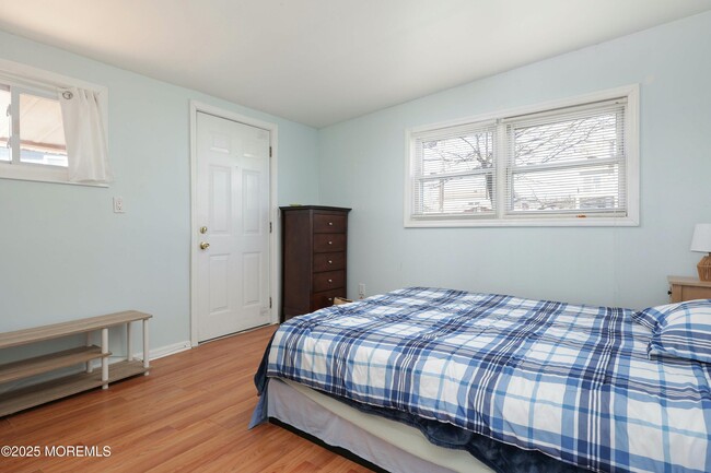 Building Photo - 44 Island Dr