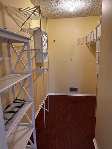 Building Photo - 479 Danbury Ln