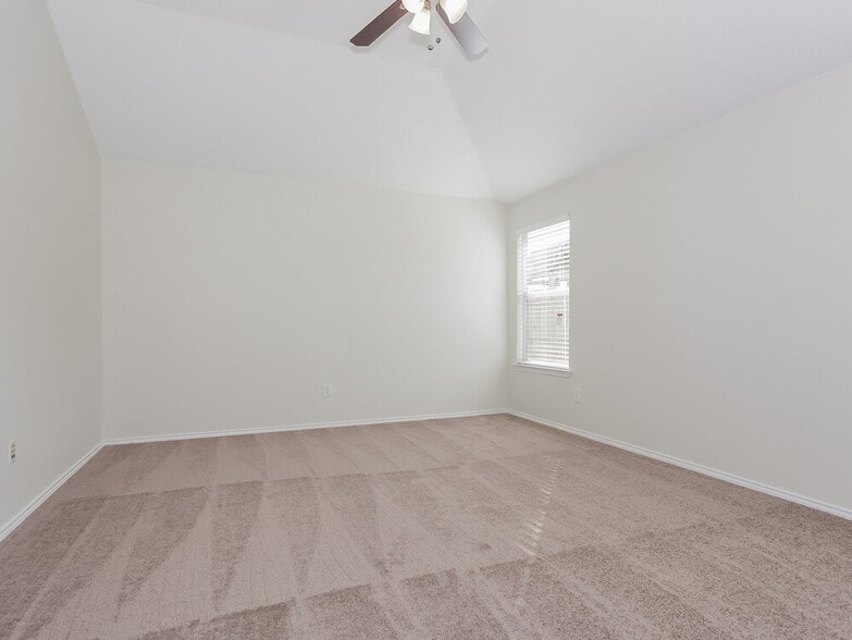 Building Photo - 11008 Briaroaks Dr