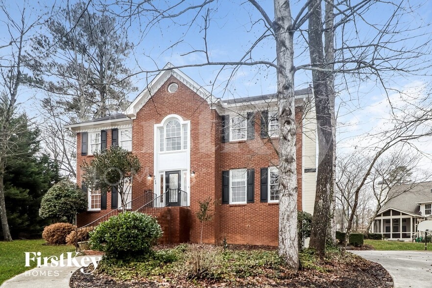 Building Photo - 2117 Gatwick Dr