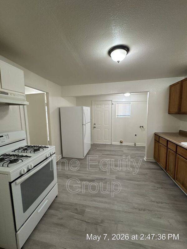 Building Photo - 932.5 W Goshen Ave