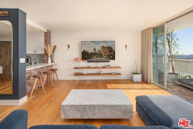 Building Photo - 8787 Shoreham Dr