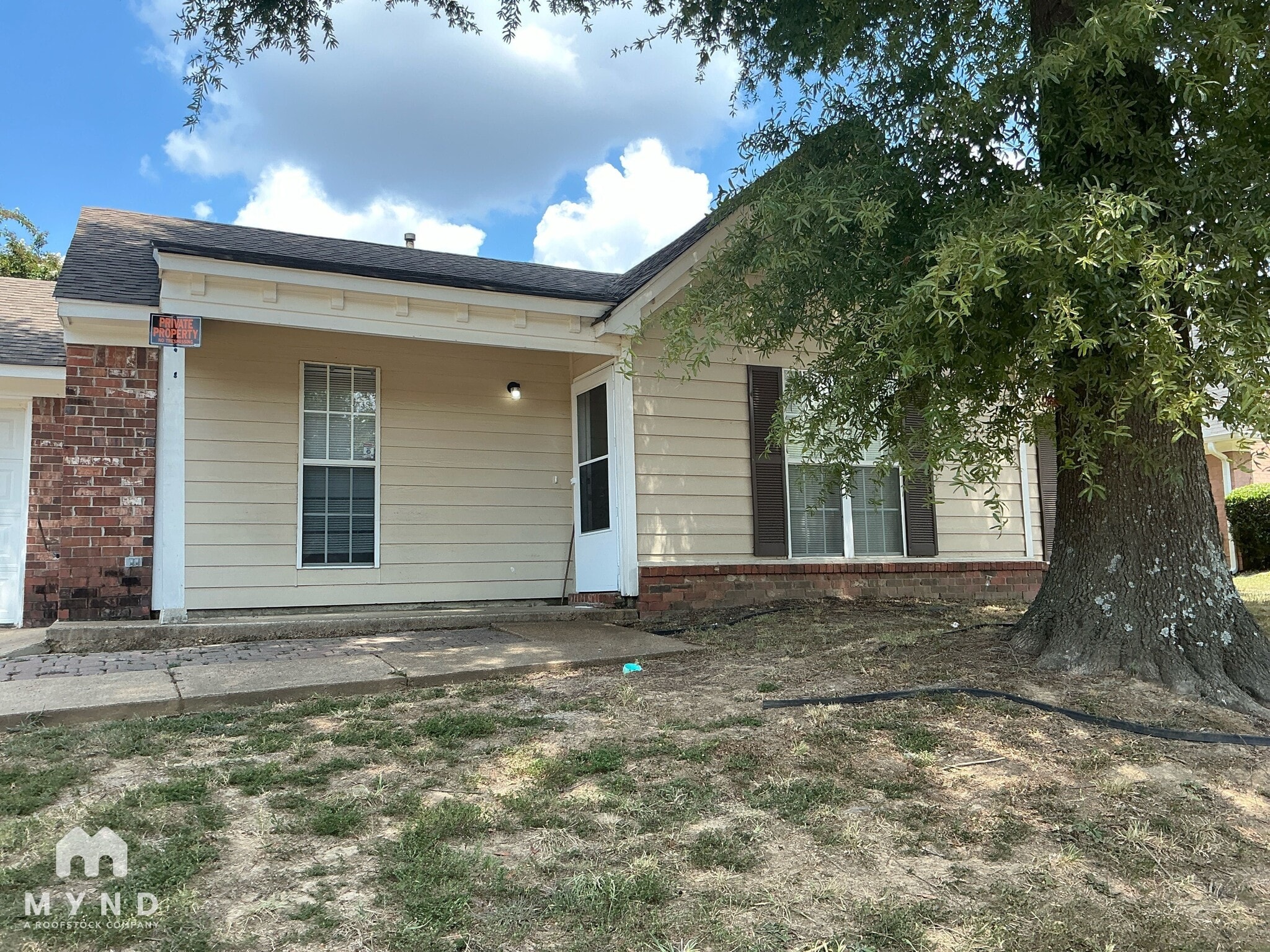 Building Photo - 7825 Sarah Ann Dr S