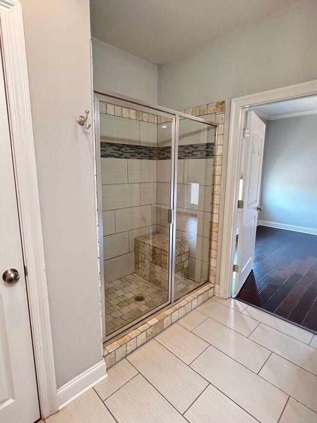 Building Photo - August 2026 - July 2027!!  3 BR 3 BA townhome 1 mile from UA campus