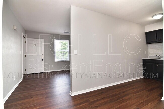 Building Photo - 214 E 13th St