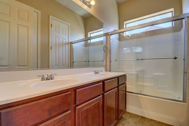 Building Photo - Granville Home for Rent!