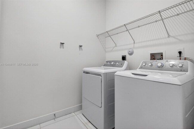 Building Photo - 4398 SW 173rd Ave