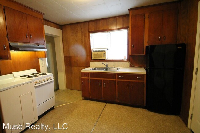 Building Photo - 1 br, 1 bath House - 556 1/2 Flint Street