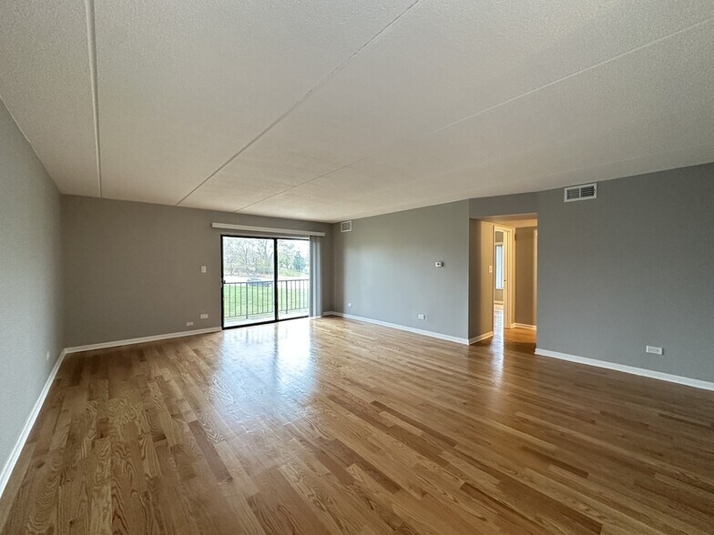 Building Photo - 525 N Quentin Rd