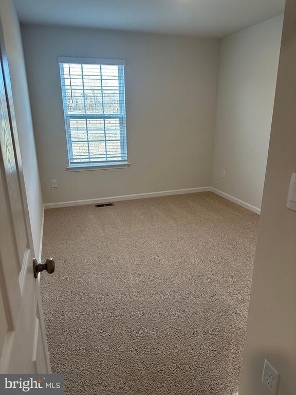 Building Photo - 163 Rae Ct