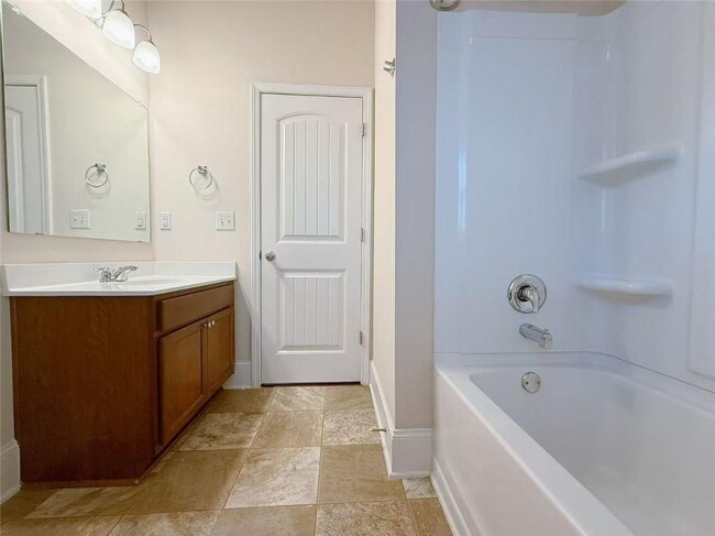 Building Photo - 3560 Golden Gate Ln