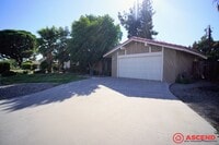 Building Photo - Phenomenal Home Located In Gated Community!