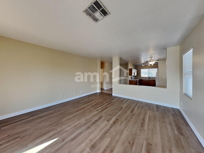 Building Photo - 13571 W Post Dr