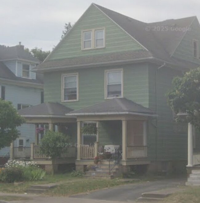 Building Photo - 1107-1109 Monroe Ave Duplex