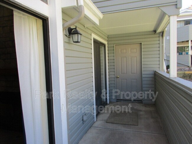 Building Photo - 921 S Zeno Way
