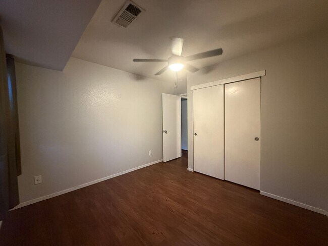 Building Photo - 1190 S Winery Ave