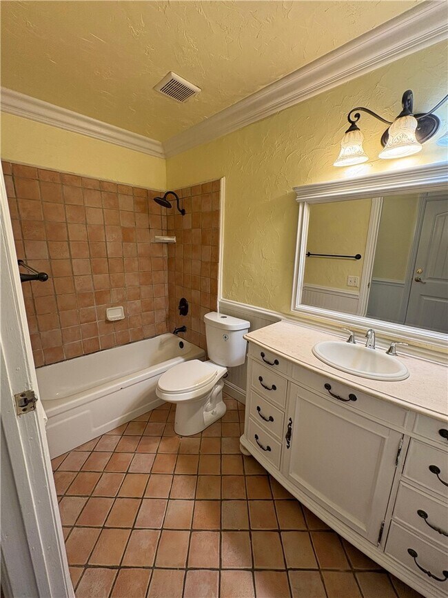 Building Photo - 2490 Michigan Dr