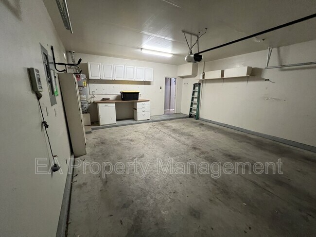 Building Photo - 1013 Toscana Dr SE