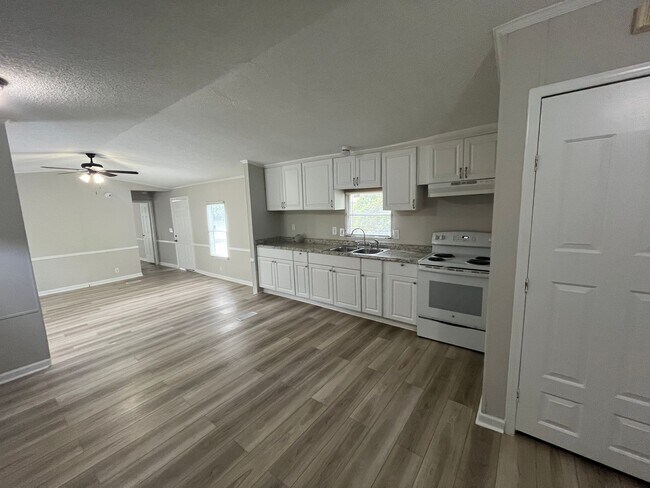 Building Photo - Colony Oaks Homes