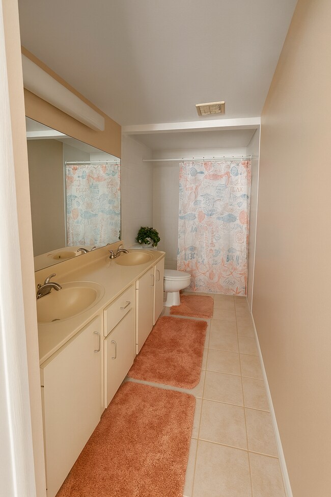 Building Photo - Spacious 2BD / 2BA Apartment - No minimum ...