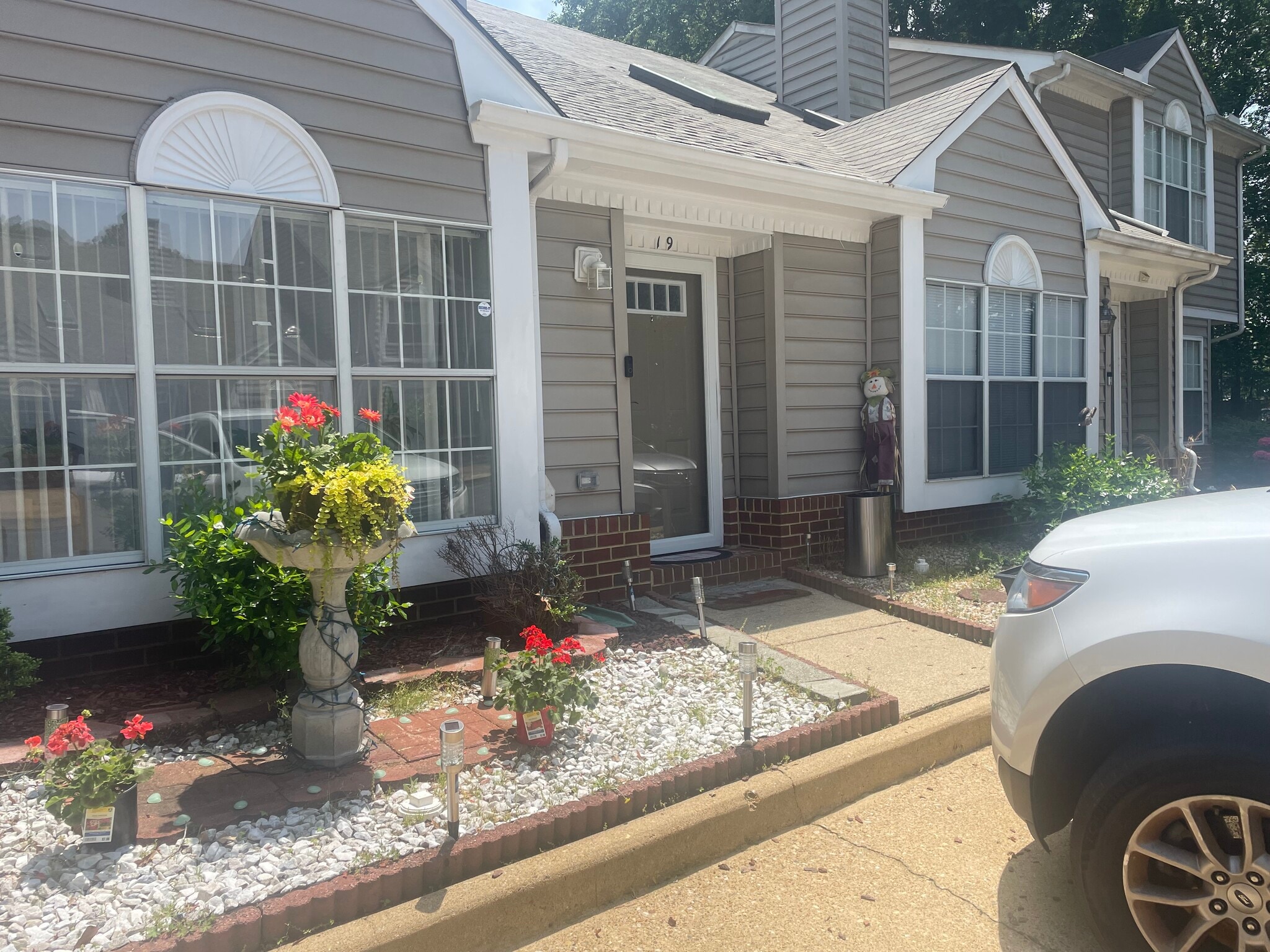 Building Photo - 19 Rose Briar Pl