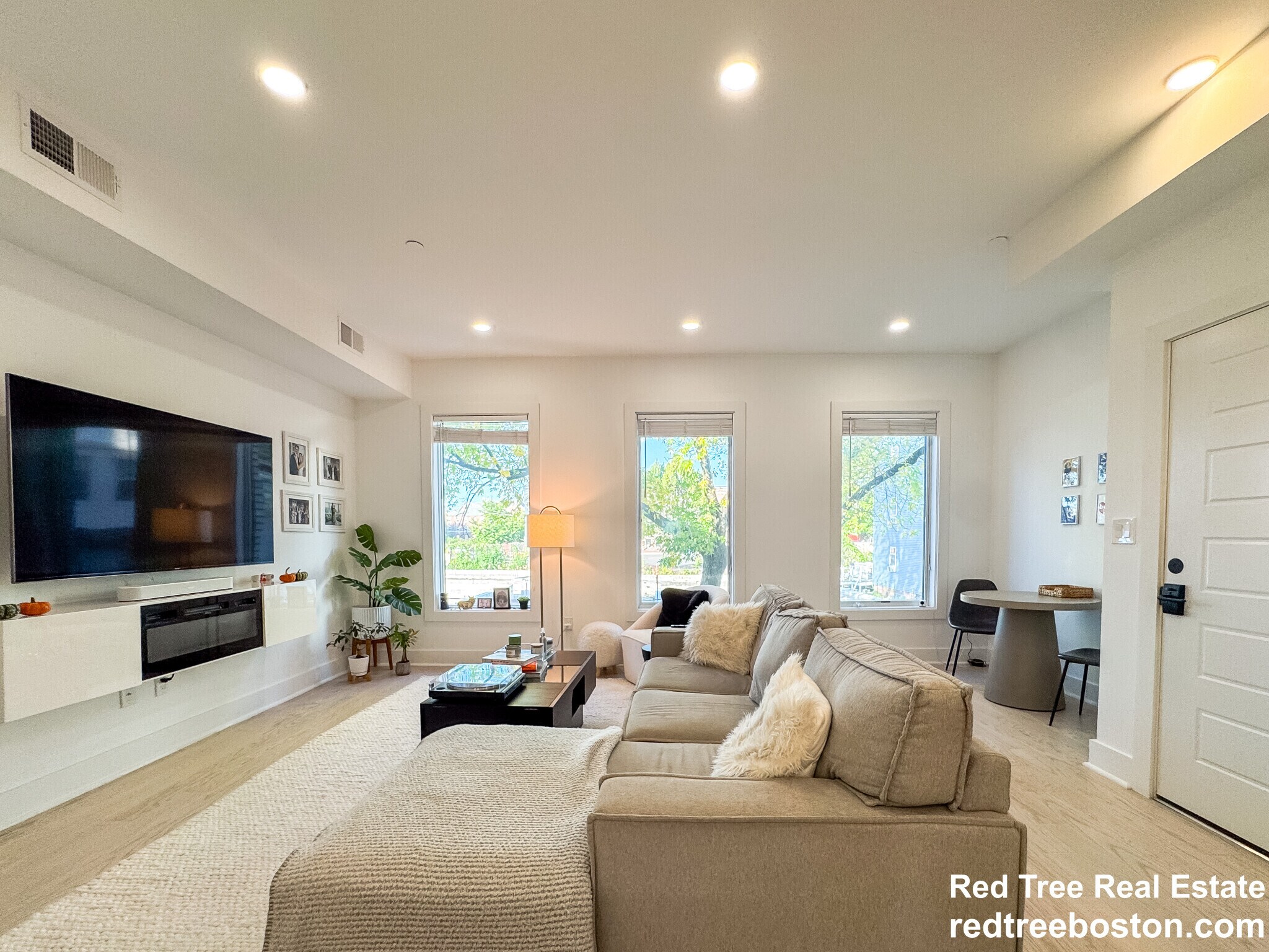 Building Photo - 231 Maverick St