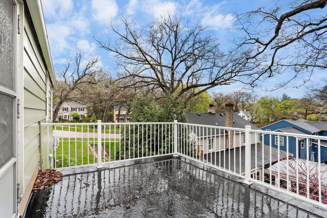 Building Photo - 811 Hiawatha Dr