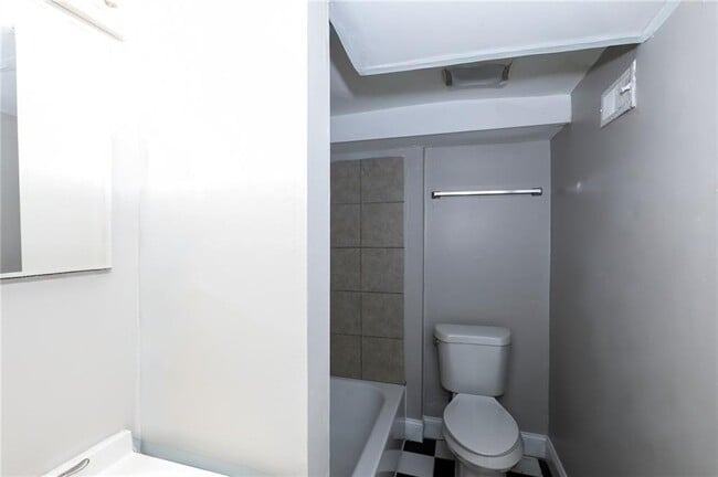 Building Photo - 1123 Graymont Dr SW