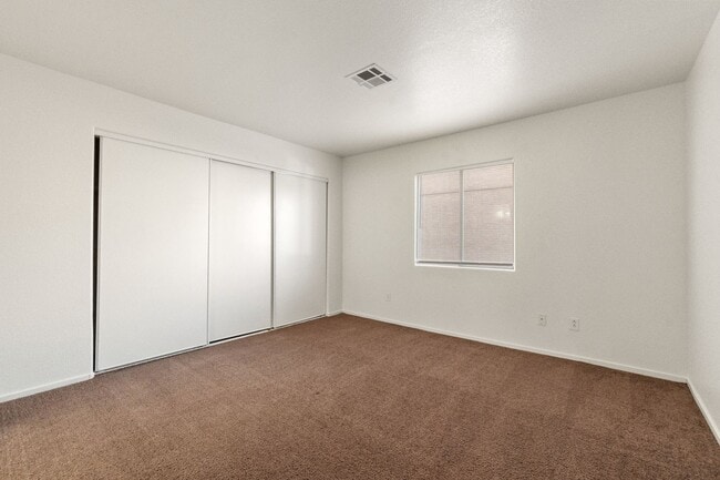 Building Photo - Move In Special of $400 off First Month’s Rent - Bright & Open 2 Bed, 2 Bath Condo in Las Vegas